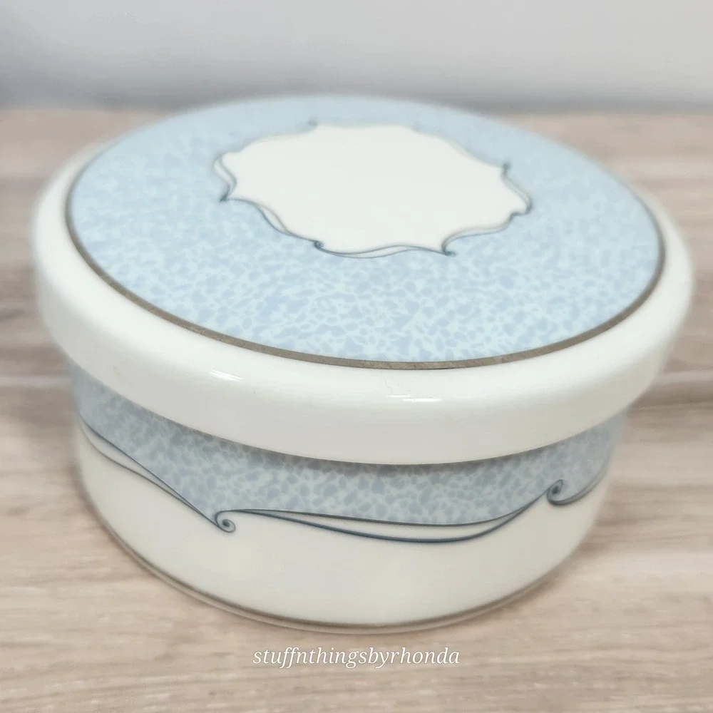 Vintage Wedgwood Venice Bone China Powder Box Vanity Trinket Dish With Box